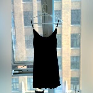SOLD Aritzia black mini dress 🖤